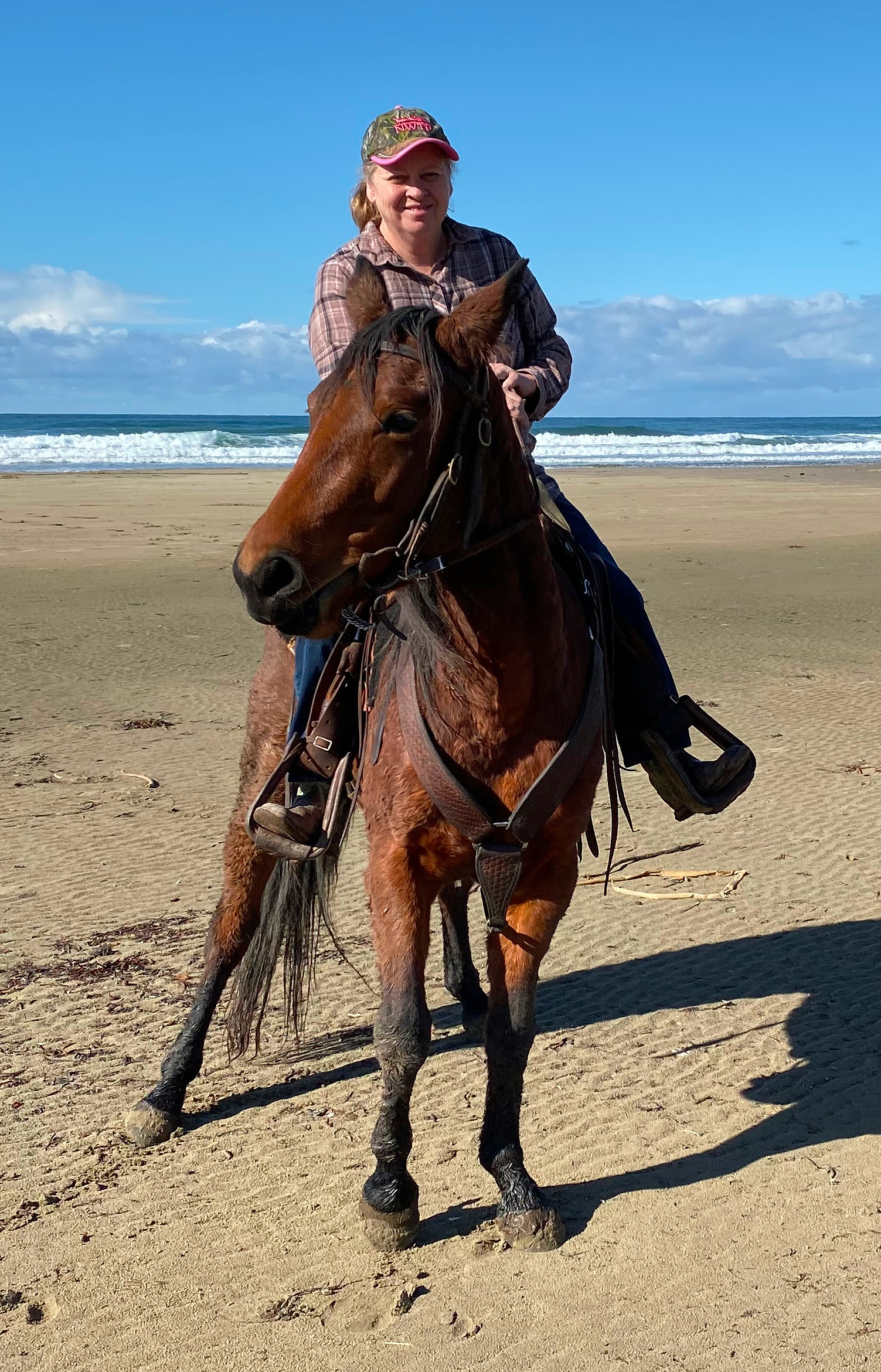 mom-shelsie-horse-beach-02.jpg